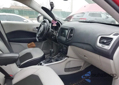 2021 Jeep Compass Latitude 4X4 z USA, uszkodzony, nr VIN 3C4NJDBB4MT543658